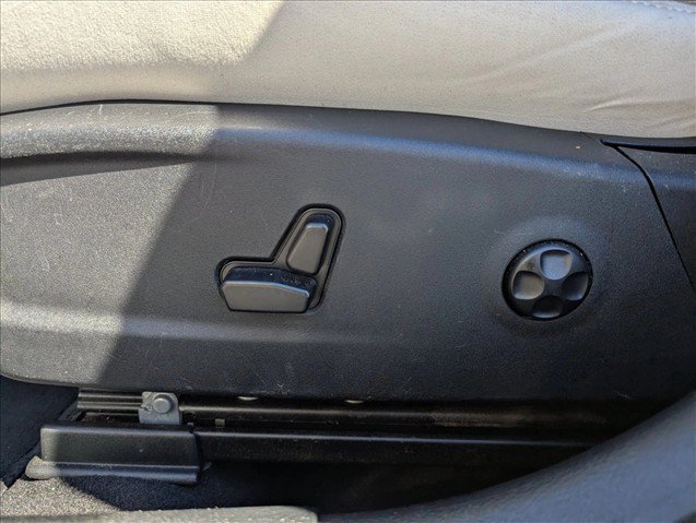 Used 2013 Chrysler 300 C RWD image 11