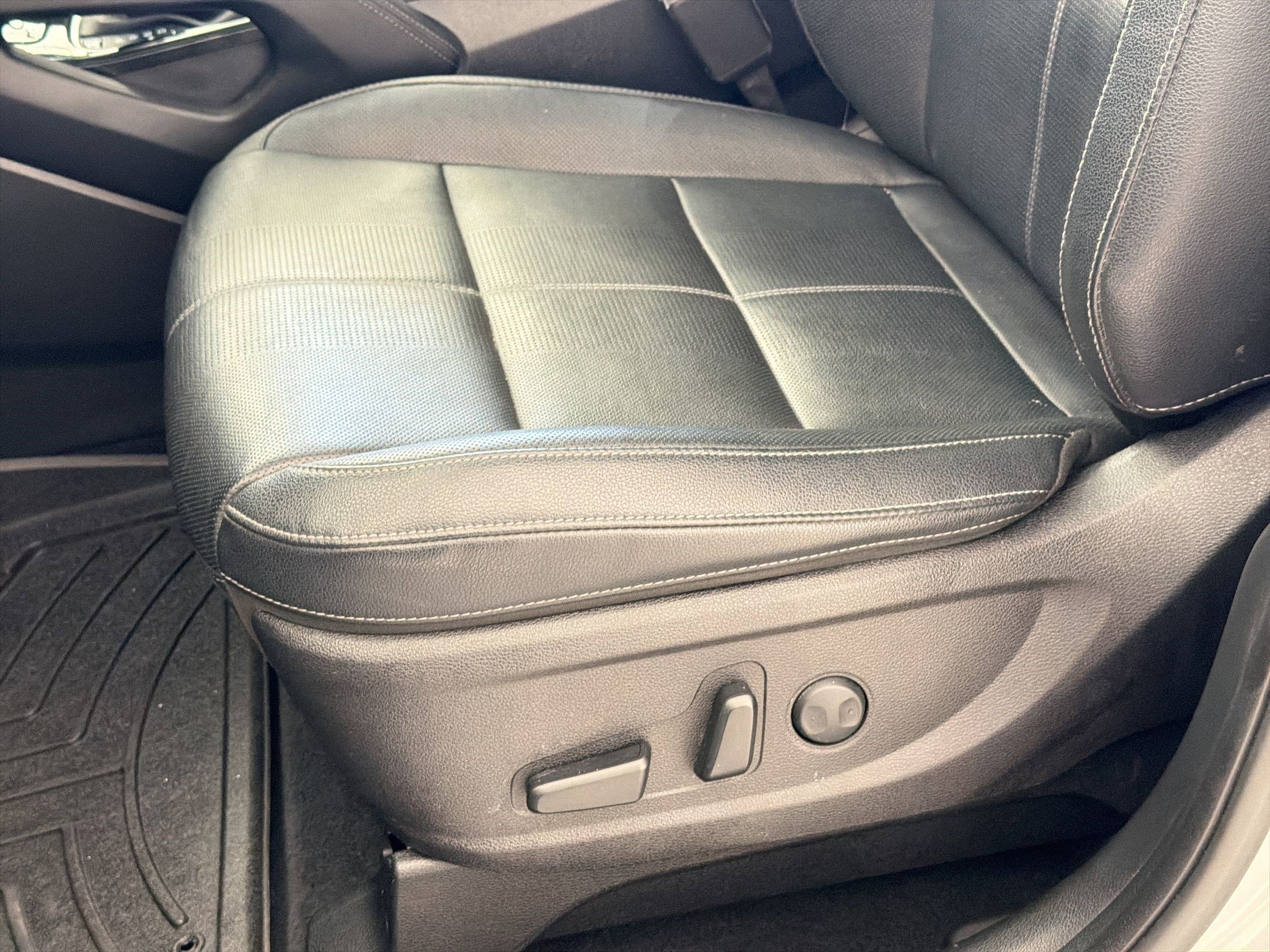Used 2022 Kia Telluride EX w/ EX Premium Package image 14