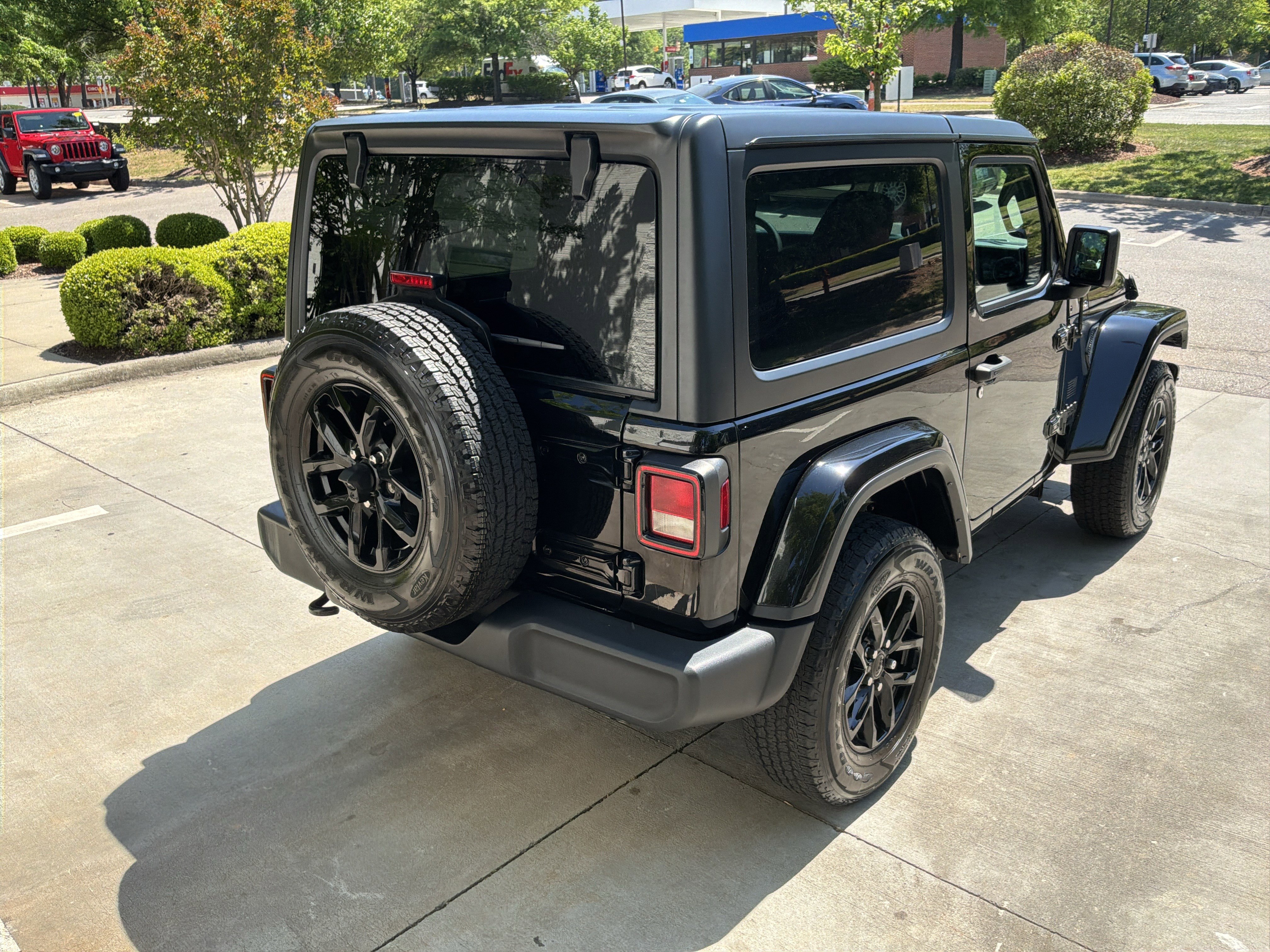 Used 2023 Jeep Wrangler Sport AWD/4WD image 10