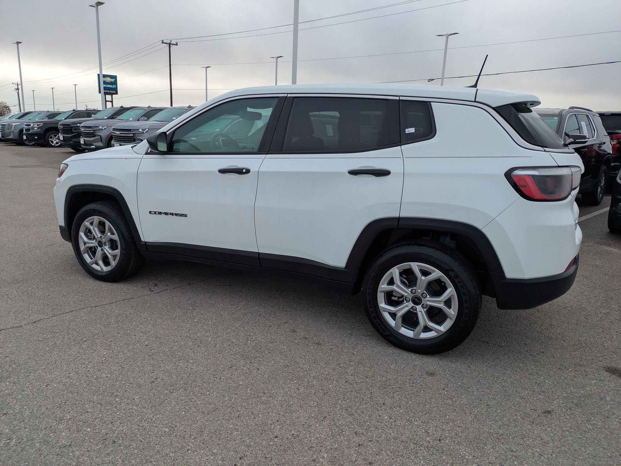 Used 2025 Jeep Compass Sport image 6