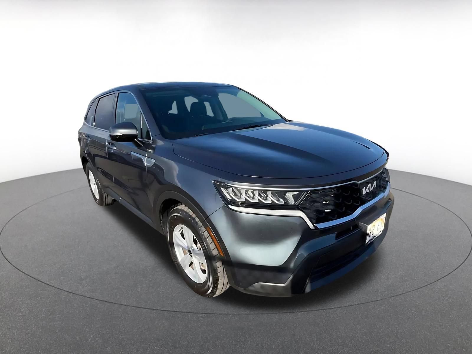 Used 2023 Kia Sorento LX FWD image 3