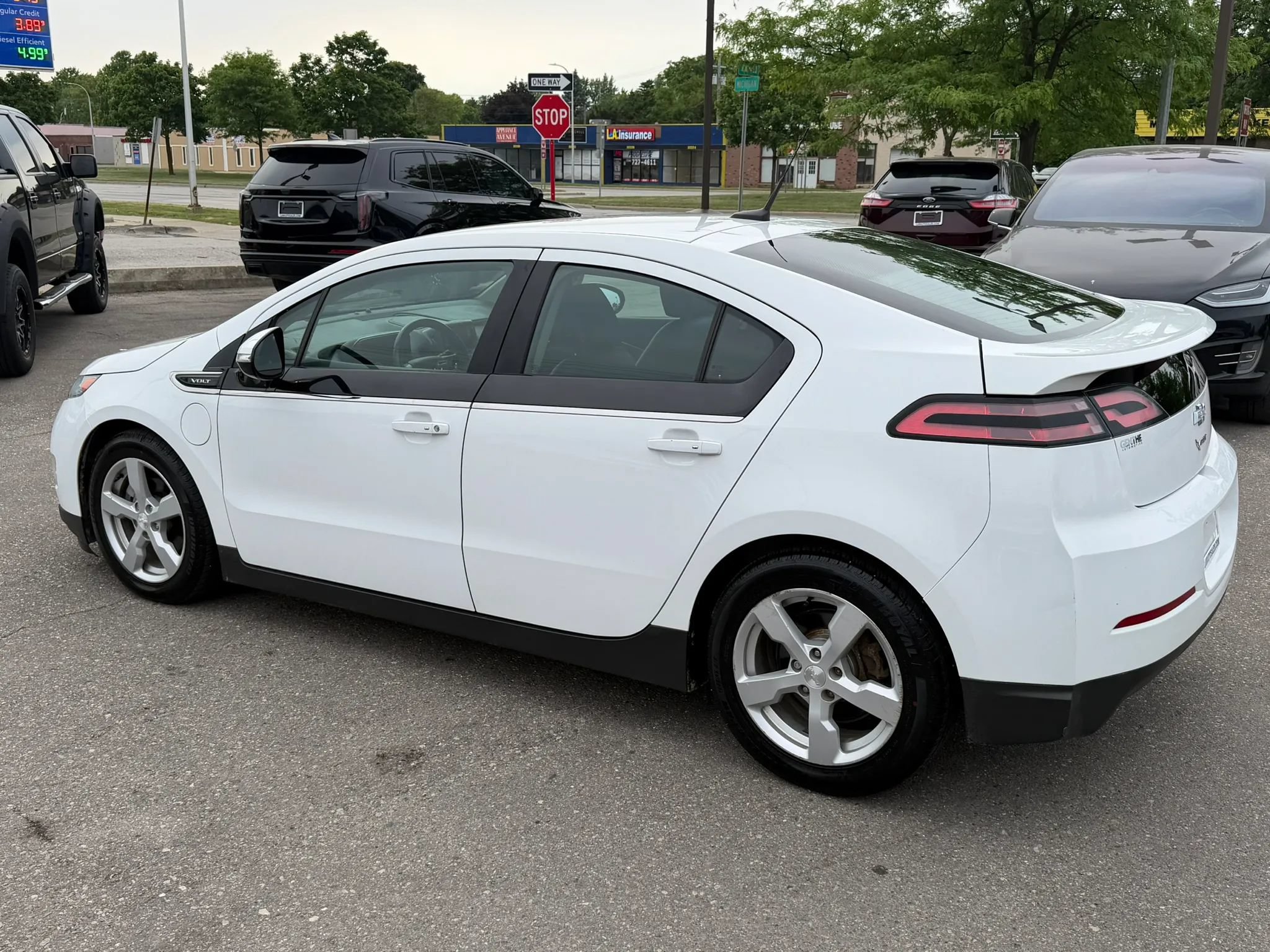 Used 2013 Chevrolet Volt Premium w/ Premium Trim Package FWD image 3
