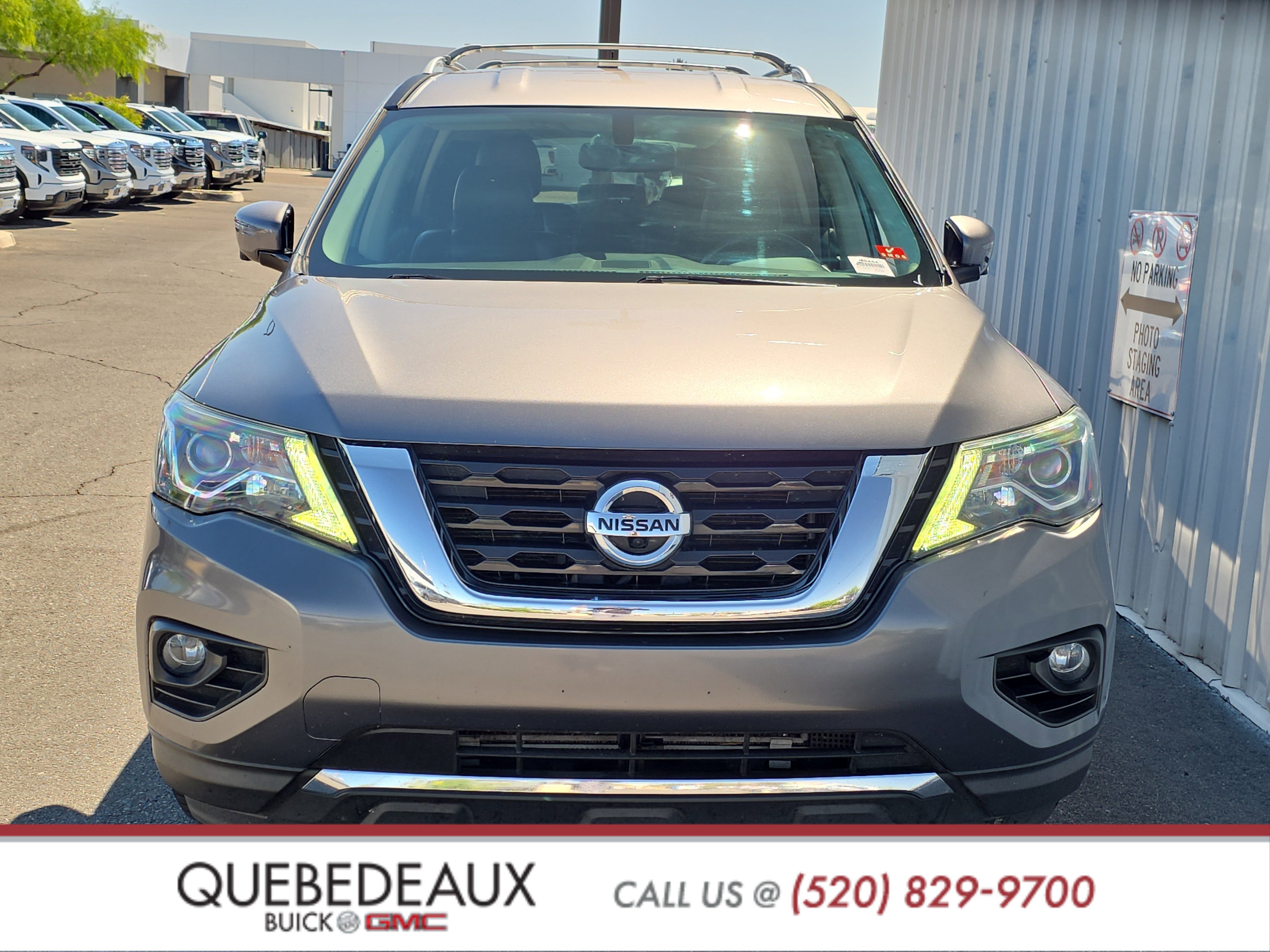 Used 2017 Nissan Pathfinder SL FWD image 2