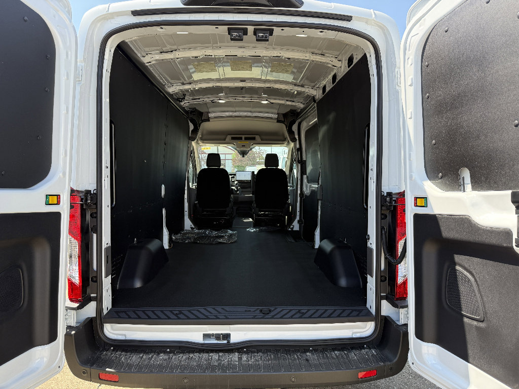 New 2026 Ford Transit 250 148 Medium Roof w/ Load Area Protection Package RWD image 6