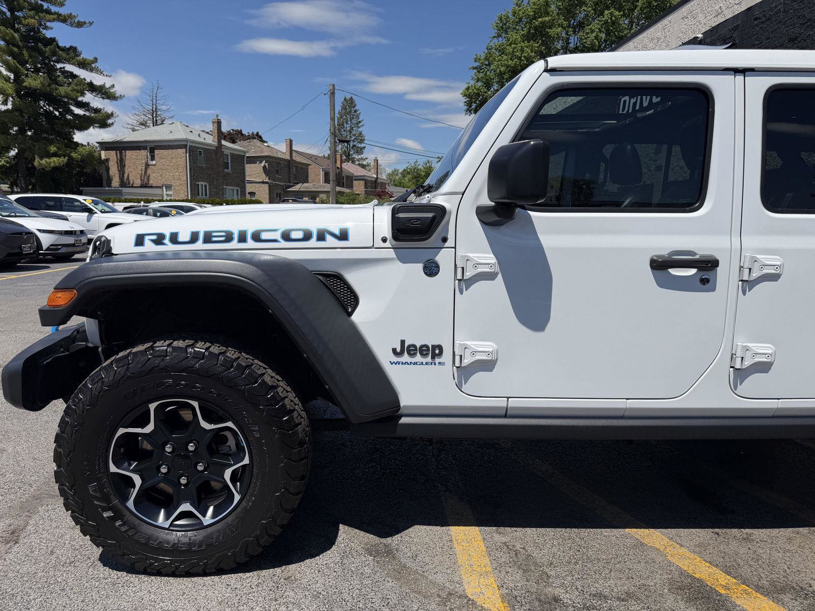 Used 2023 Jeep Wrangler Unlimited Rubicon 4xe w/ Cold Weather Group AWD/4WD image 18