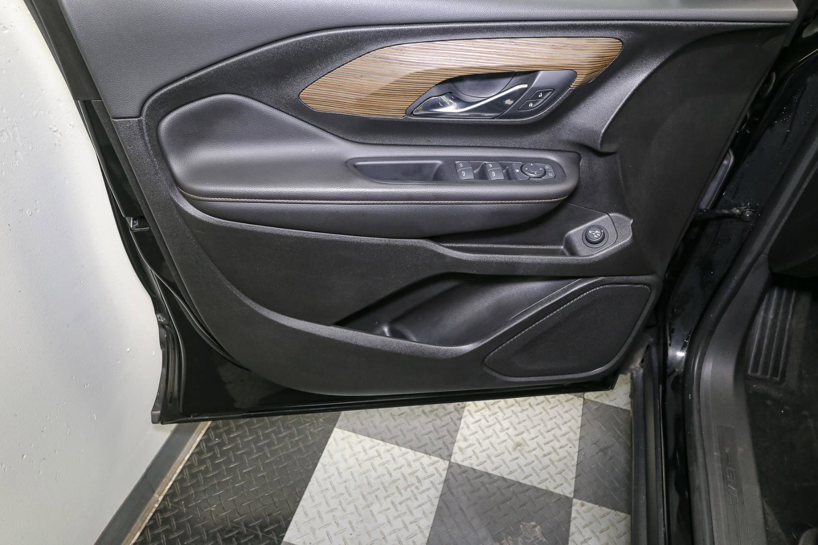 Used 2019 GMC Terrain SLE w/ Driver Convenience Package image 41