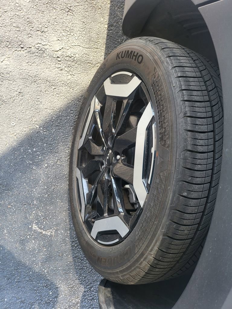 Used 2025 Kia Telluride S image 6