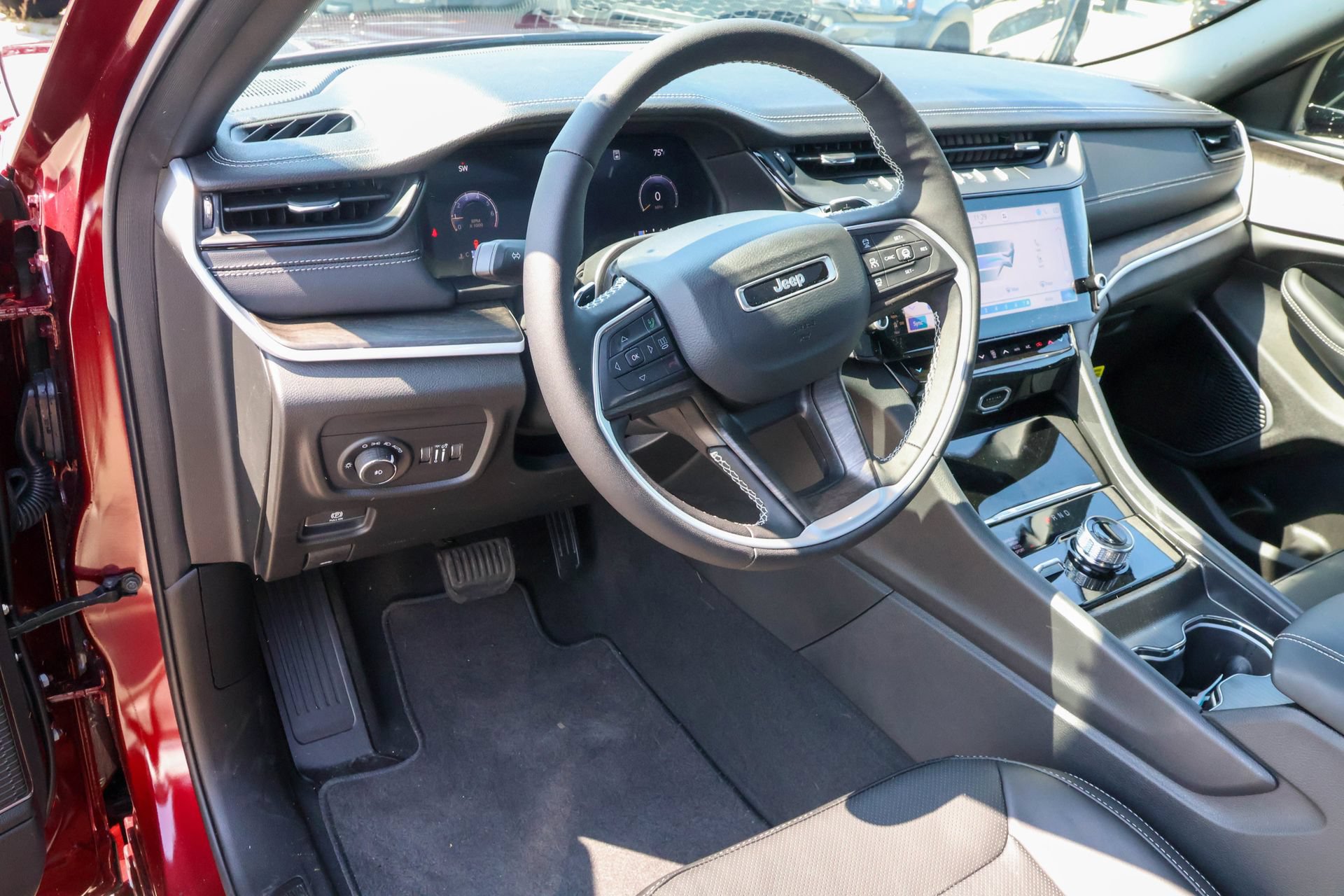 New 2026 Jeep Grand Cherokee Limited AWD/4WD image 4