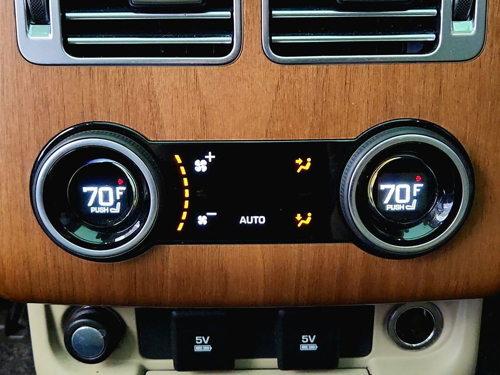 Used 2018 Land Rover Range Rover HSE image 32