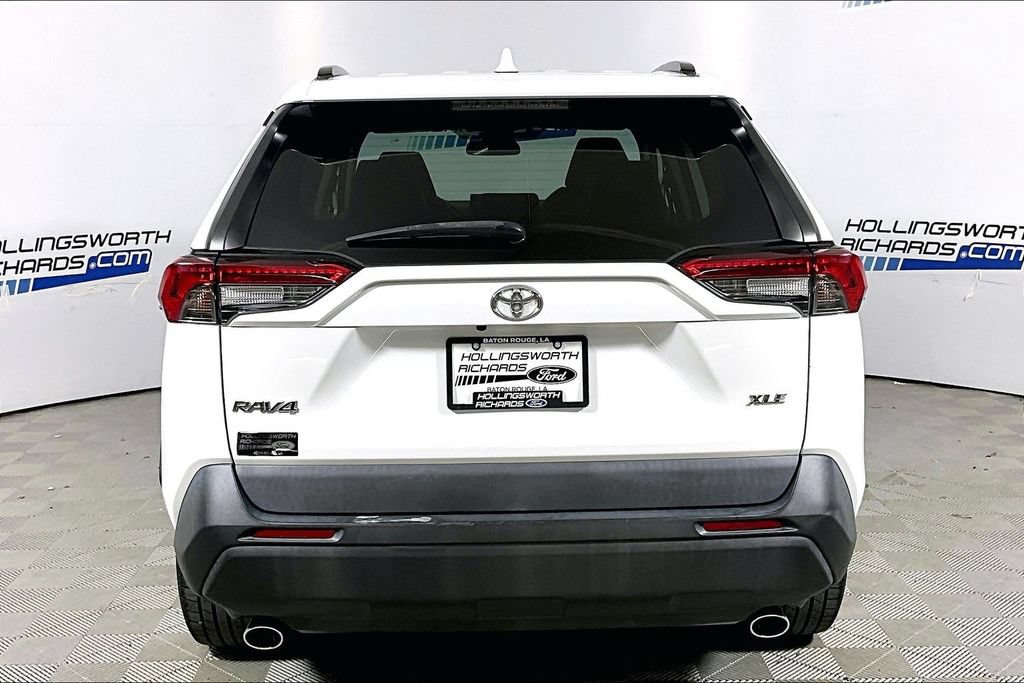 Used 2020 Toyota RAV4 XLE Premium FWD image 4