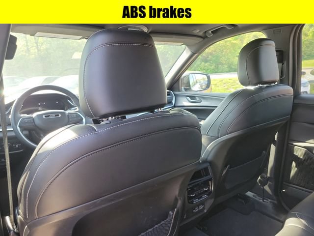 Used 2024 Jeep Grand Cherokee Altitude AWD/4WD image 28