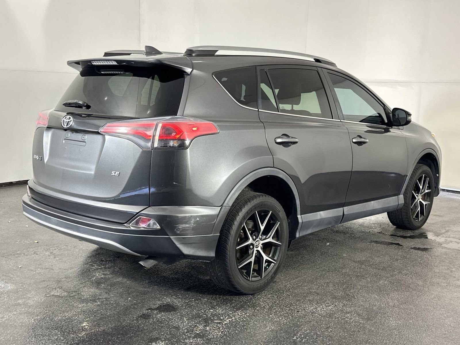 Used 2017 Toyota RAV4 SE image 11