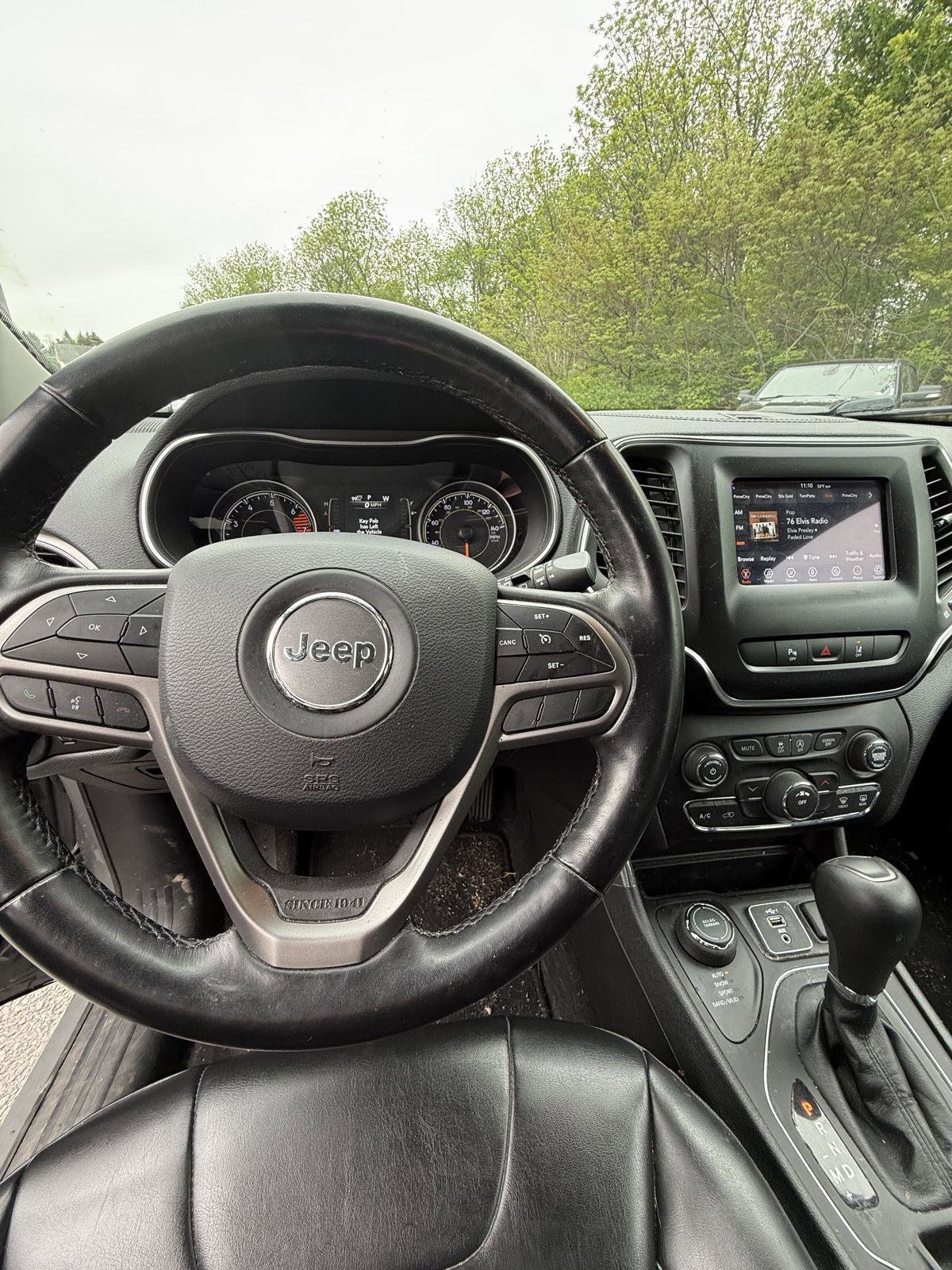 Used 2021 Jeep Cherokee Latitude Plus AWD/4WD image 13