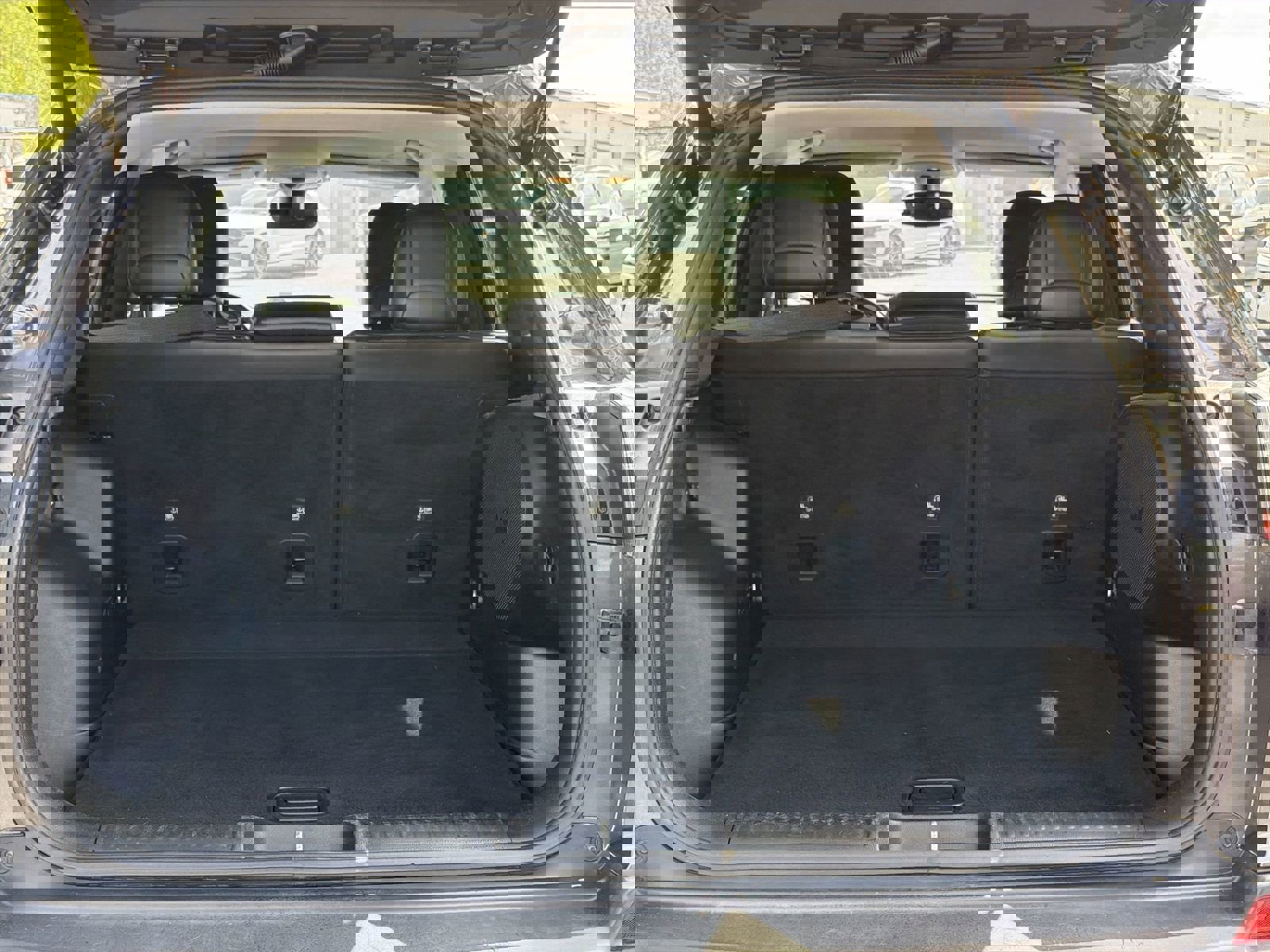 Used 2020 Jeep Cherokee Limited image 31