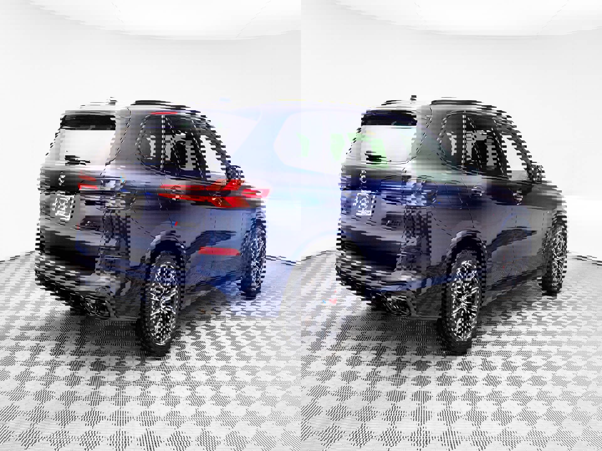 New 2026 BMW X5 M60i w/ Executive Package image 6