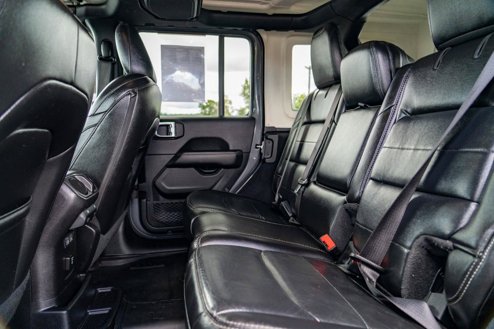 Used 2020 Jeep Wrangler Unlimited Sahara AWD/4WD image 18