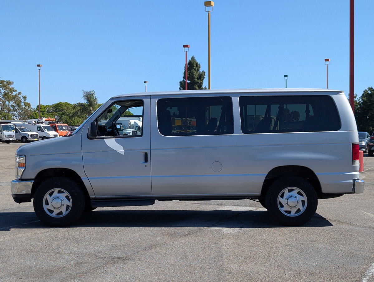Used 2013 Ford E-350 and Econoline 350 XLT image 4