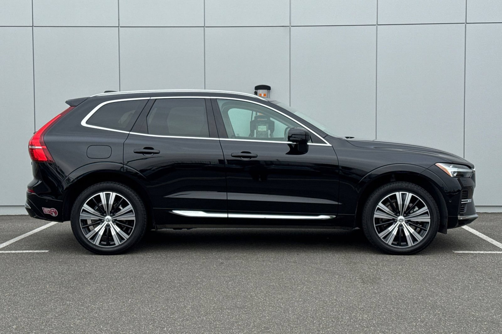 Used 2023 Volvo XC60 T8 Ultimate w/ Climate Package AWD/4WD image 6