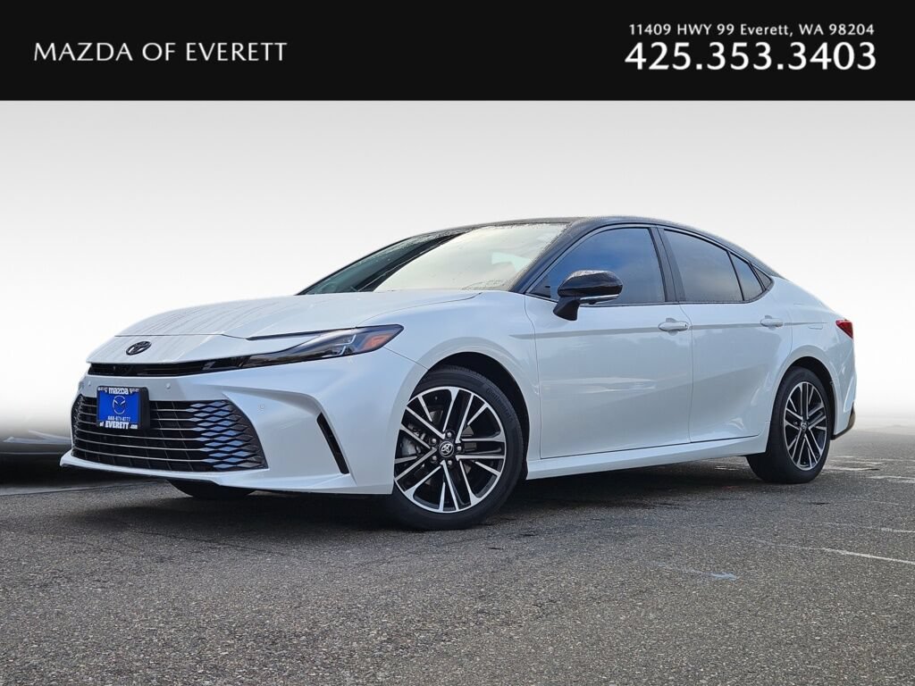 Used 2025 Toyota Camry XLE AWD/4WD image 1