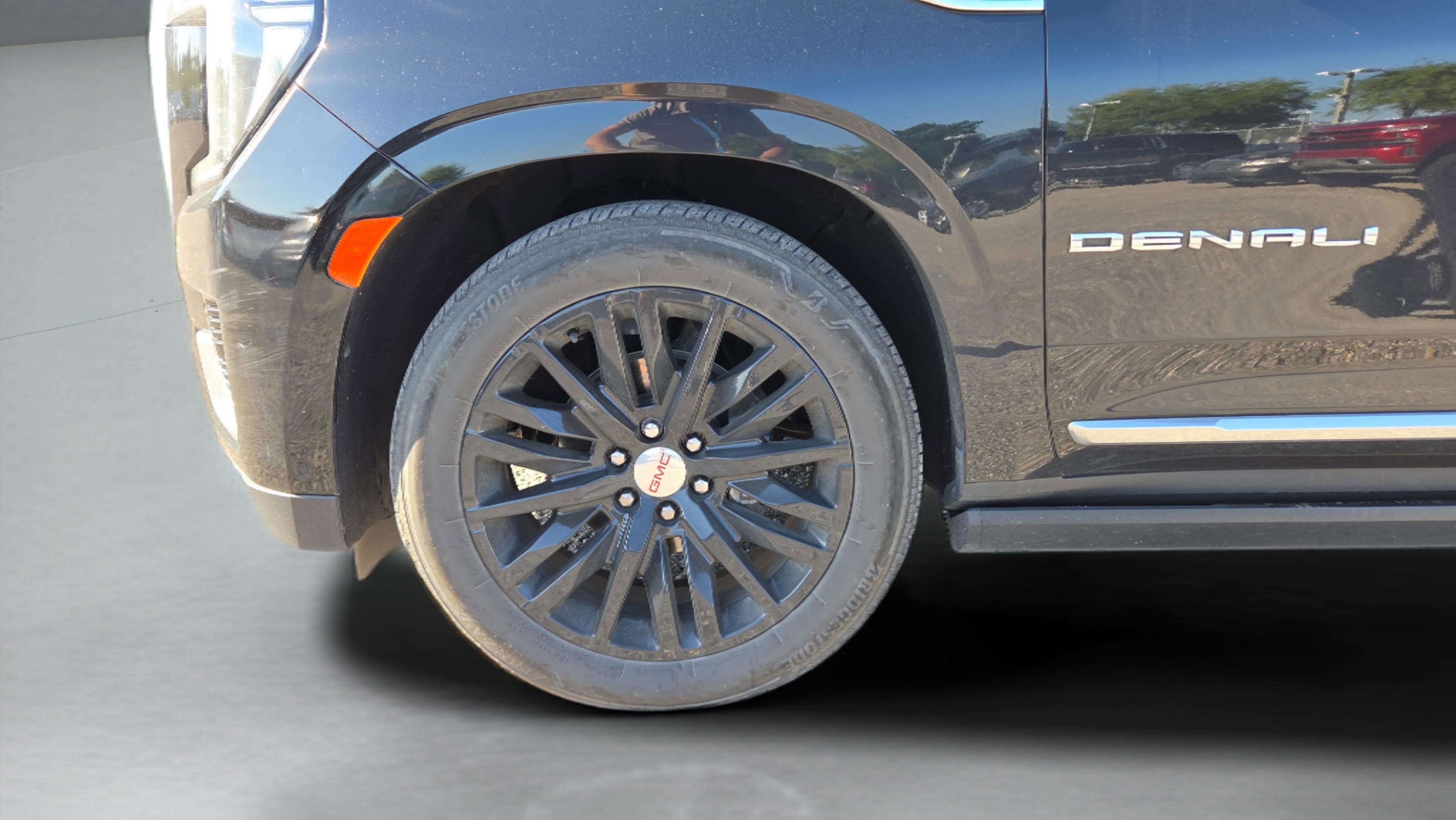 Used 2023 GMC Yukon XL Denali w/ Denali Reserve Package image 29