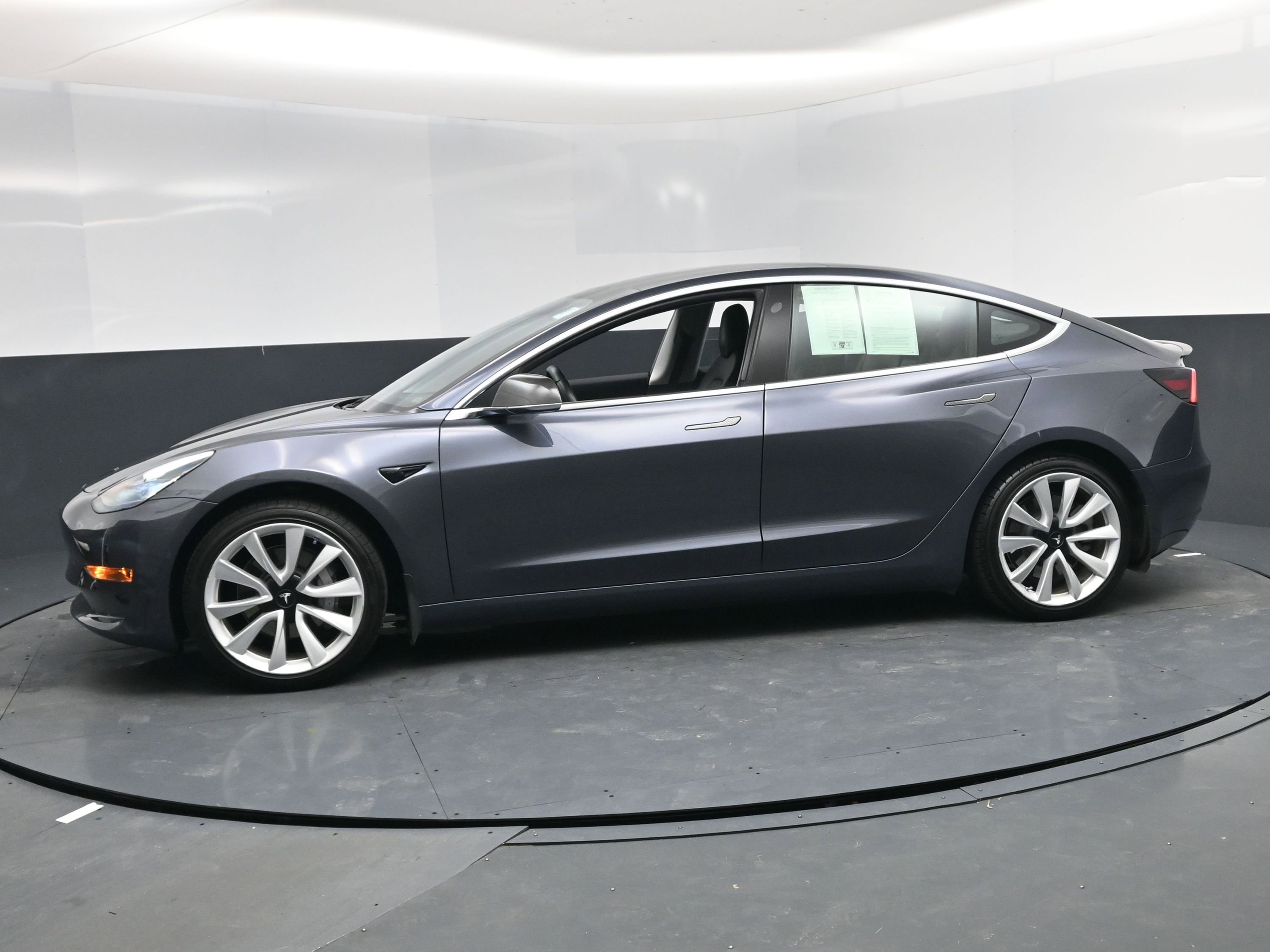 Used 2020 Tesla Model 3 Standard Range image 3