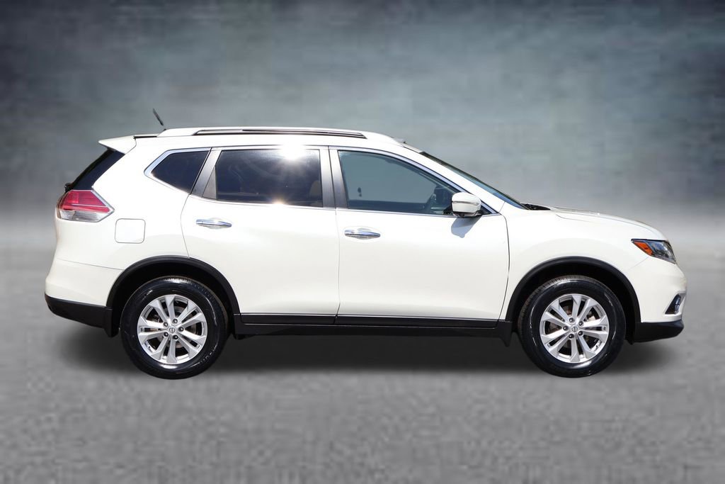 Used 2015 Nissan Rogue SV w/ SV Premium Package AWD/4WD image 2