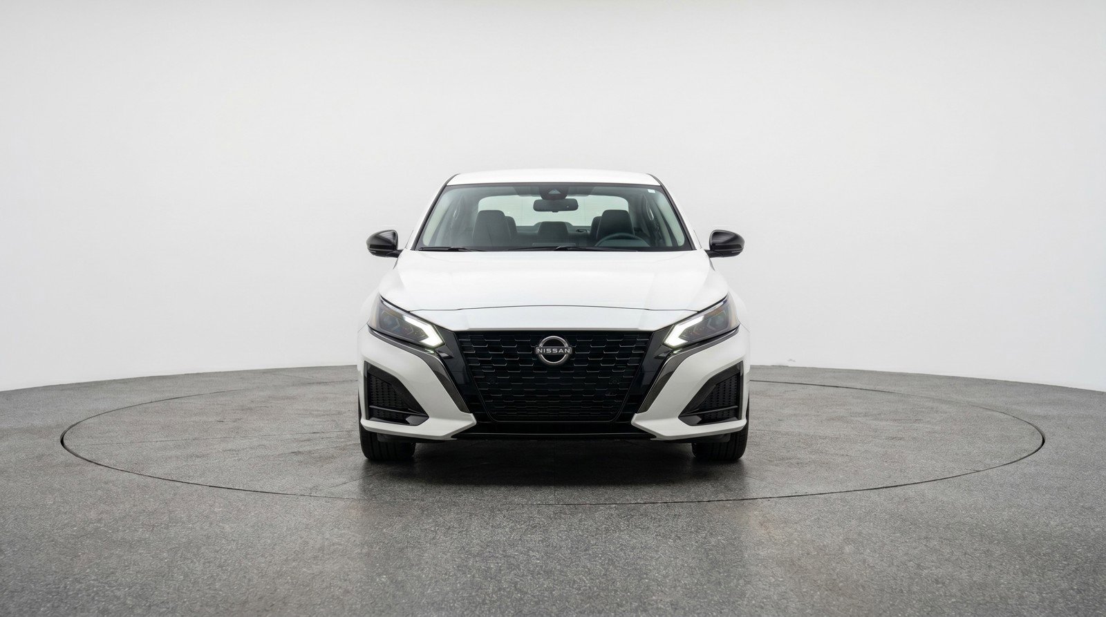 Used 2025 Nissan Altima 2.5 SV FWD image 2