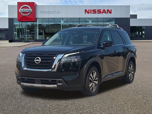 Used 2024 Nissan Pathfinder SL FWD image 3