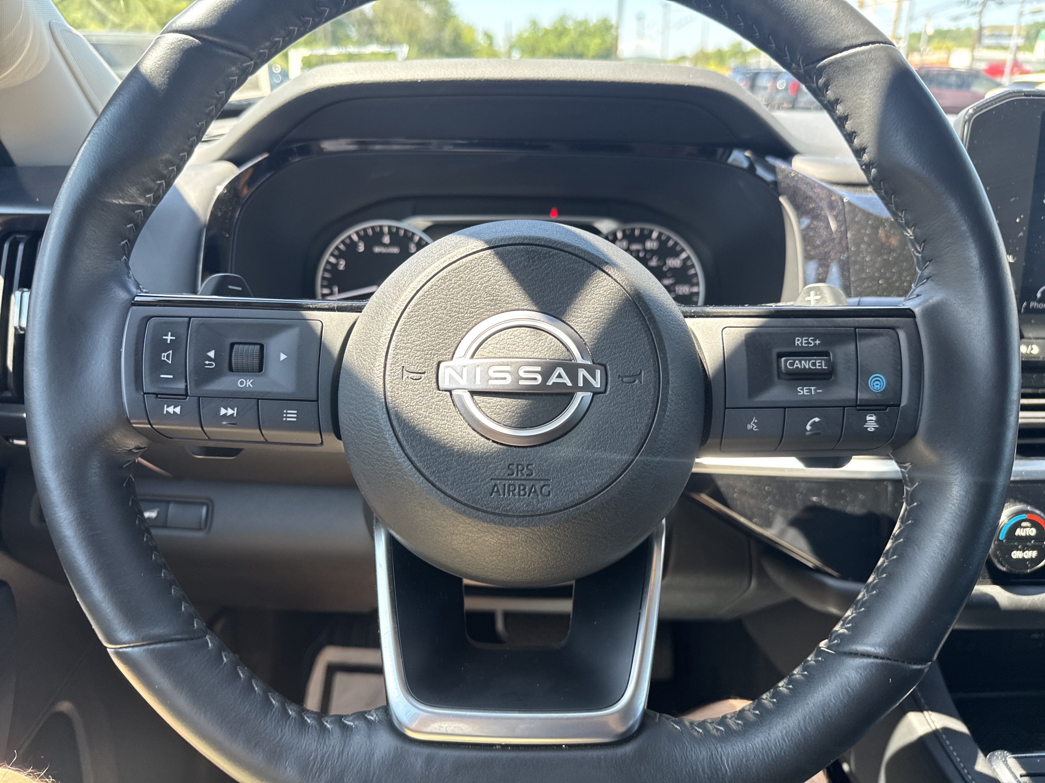 Used 2023 Nissan Pathfinder SL w/ SL Premium Package AWD/4WD image 18