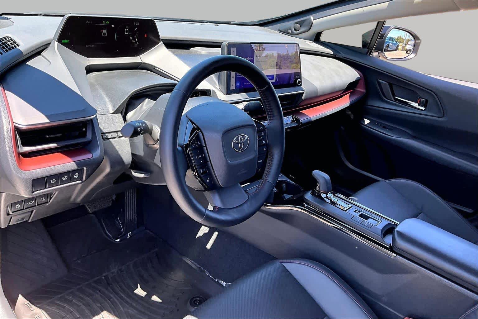 Used 2023 Toyota Prius Prime Premium FWD image 17