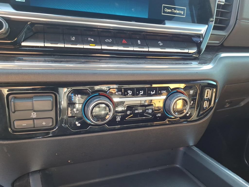Used 2025 Chevrolet Silverado 2500 LTZ w/ LTZ Convenience Package AWD/4WD image 18