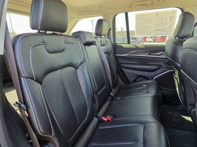 Certified 2023 Jeep Grand Cherokee Limited w/ Black Appearance Package AWD/4WD image 16