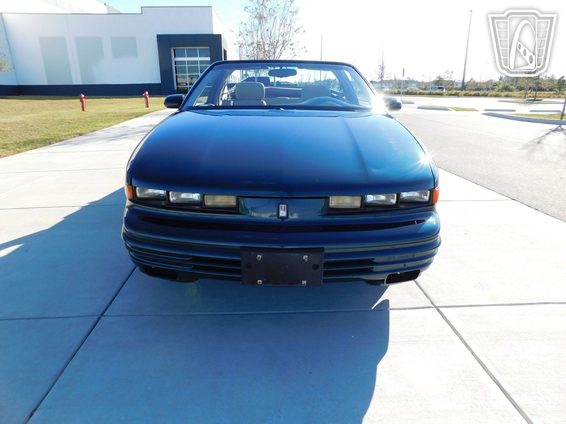 Used 1995 Oldsmobile Cutlass Supreme Convertible image 2