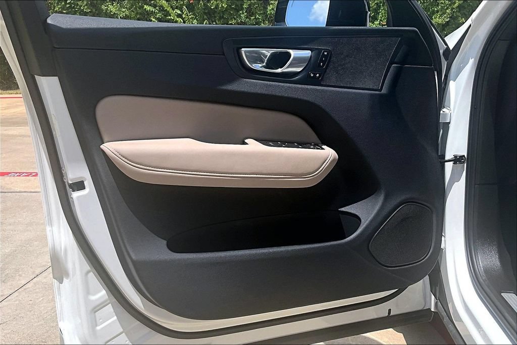 Certified 2026 Volvo XC60 B5 Plus AWD/4WD image 24
