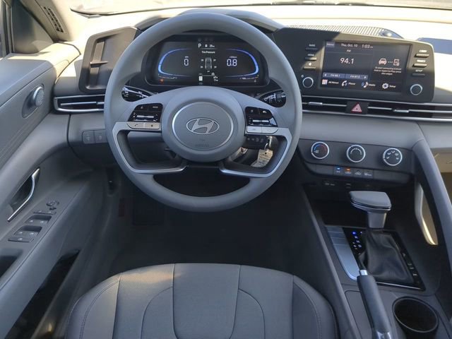 Used 2025 Hyundai Elantra SE image 14
