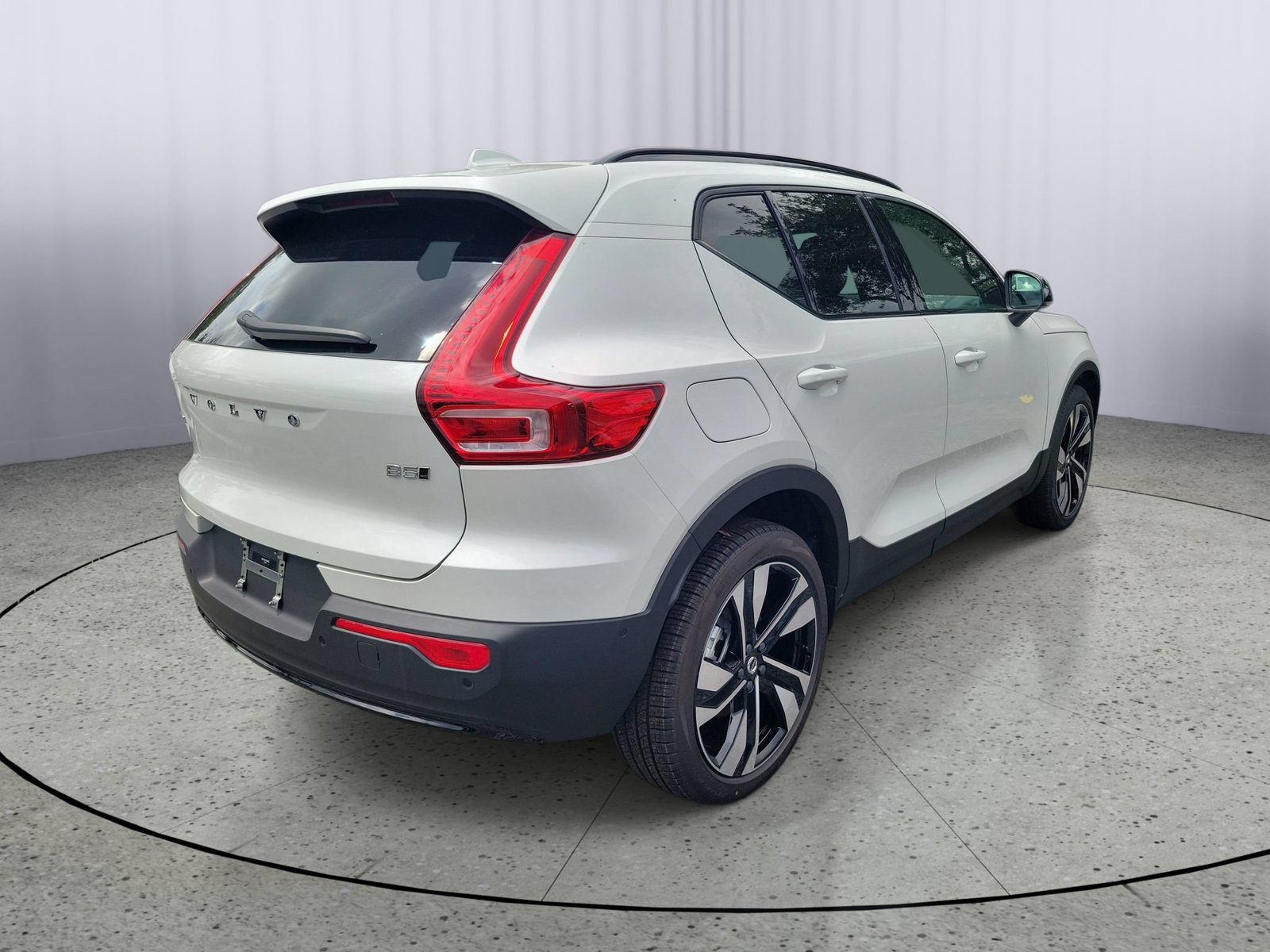 New 2026 Volvo XC40 B5 Plus w/ Climate Package AWD/4WD image 2