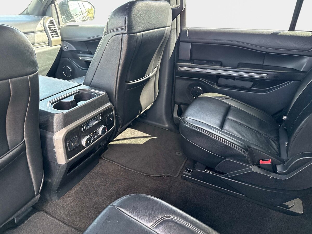 Used 2020 Ford Expedition XLT w/ Equipment Group 202A RWD image 15
