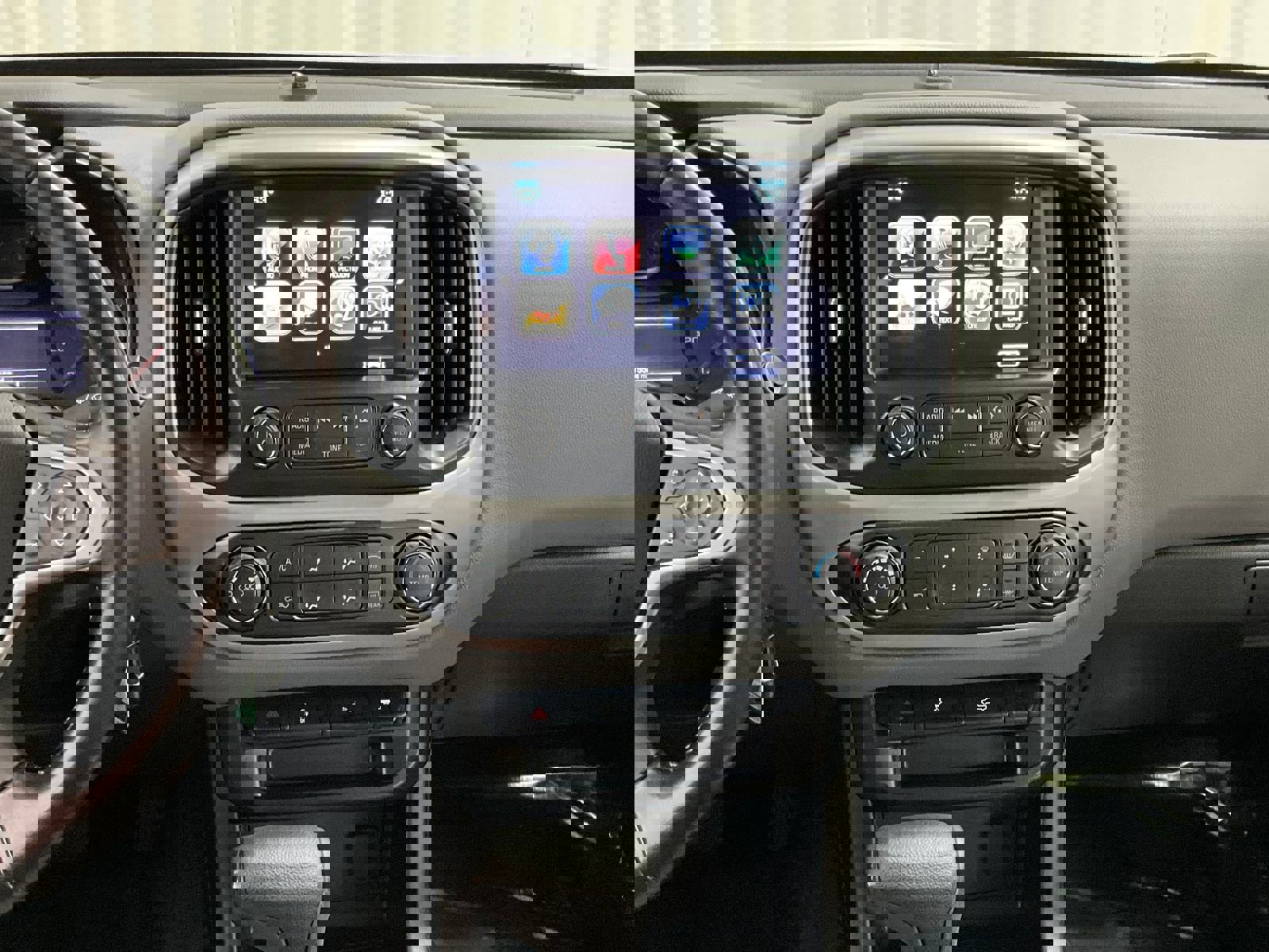 Used 2018 Chevrolet Colorado LT w/ LT Convenience Package image 8