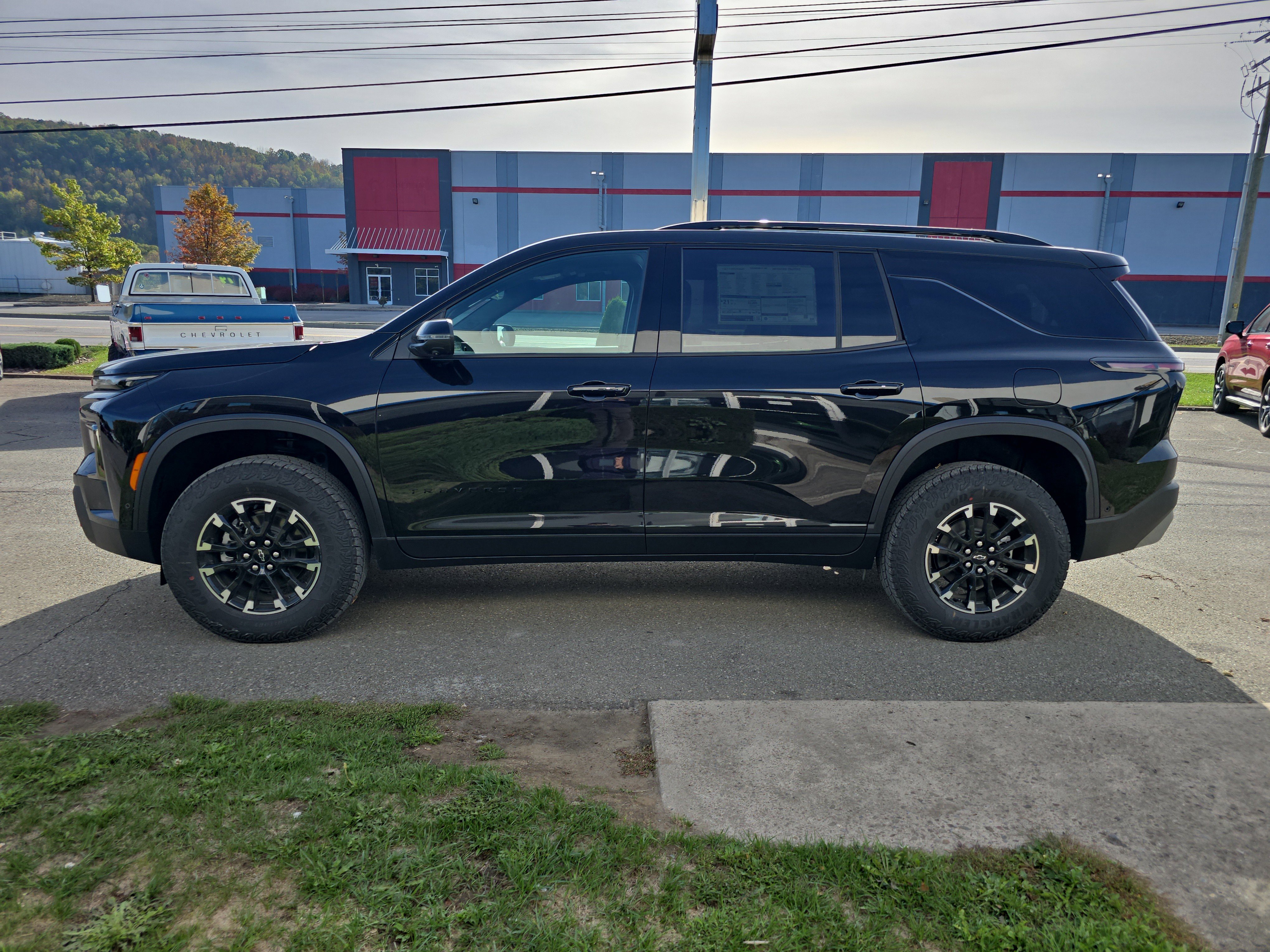New 2026 Chevrolet Traverse Z71 w/ Enhanced Driving Package image 7