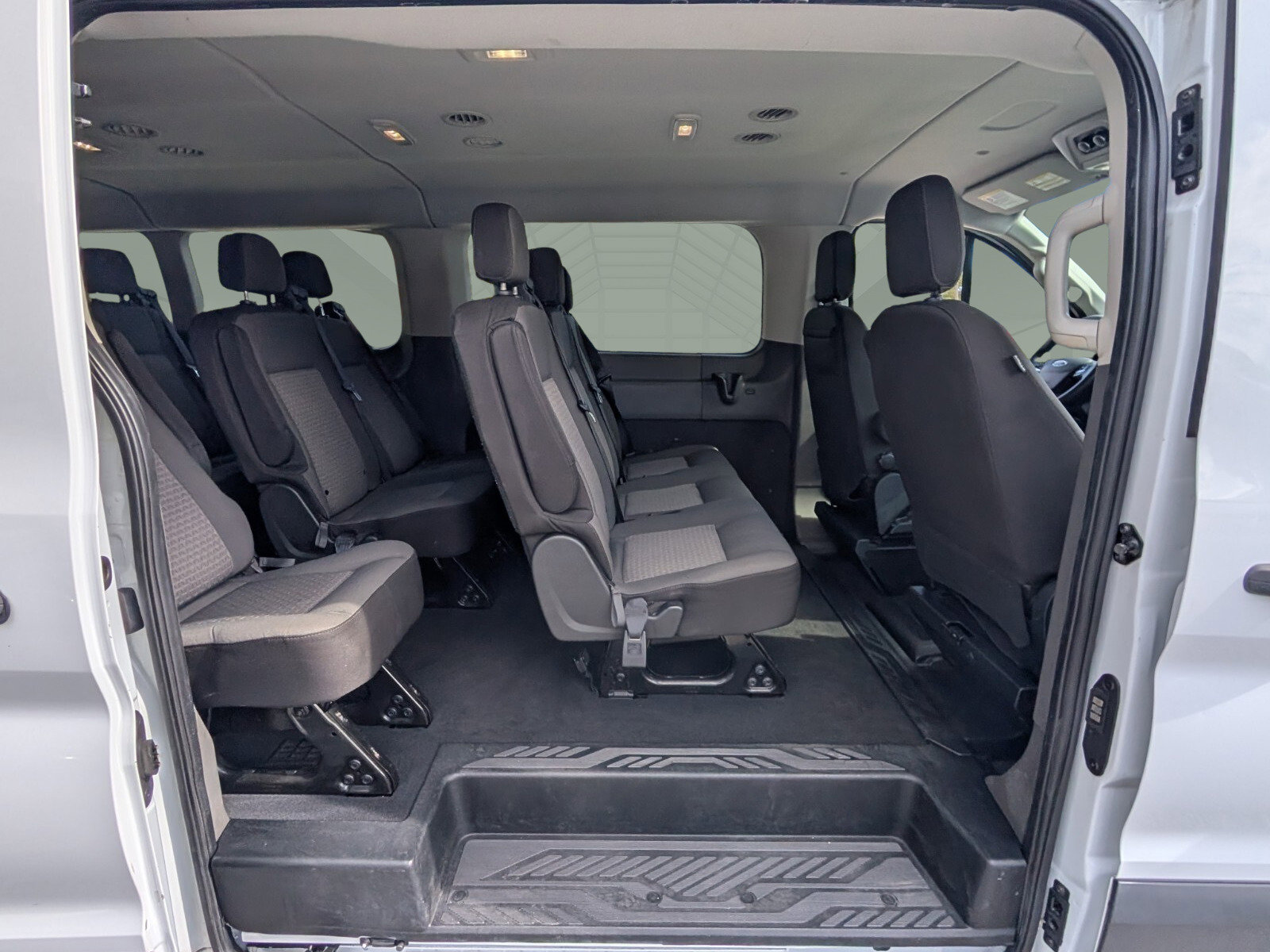 Used 2023 Ford Transit 350 XLT image 7
