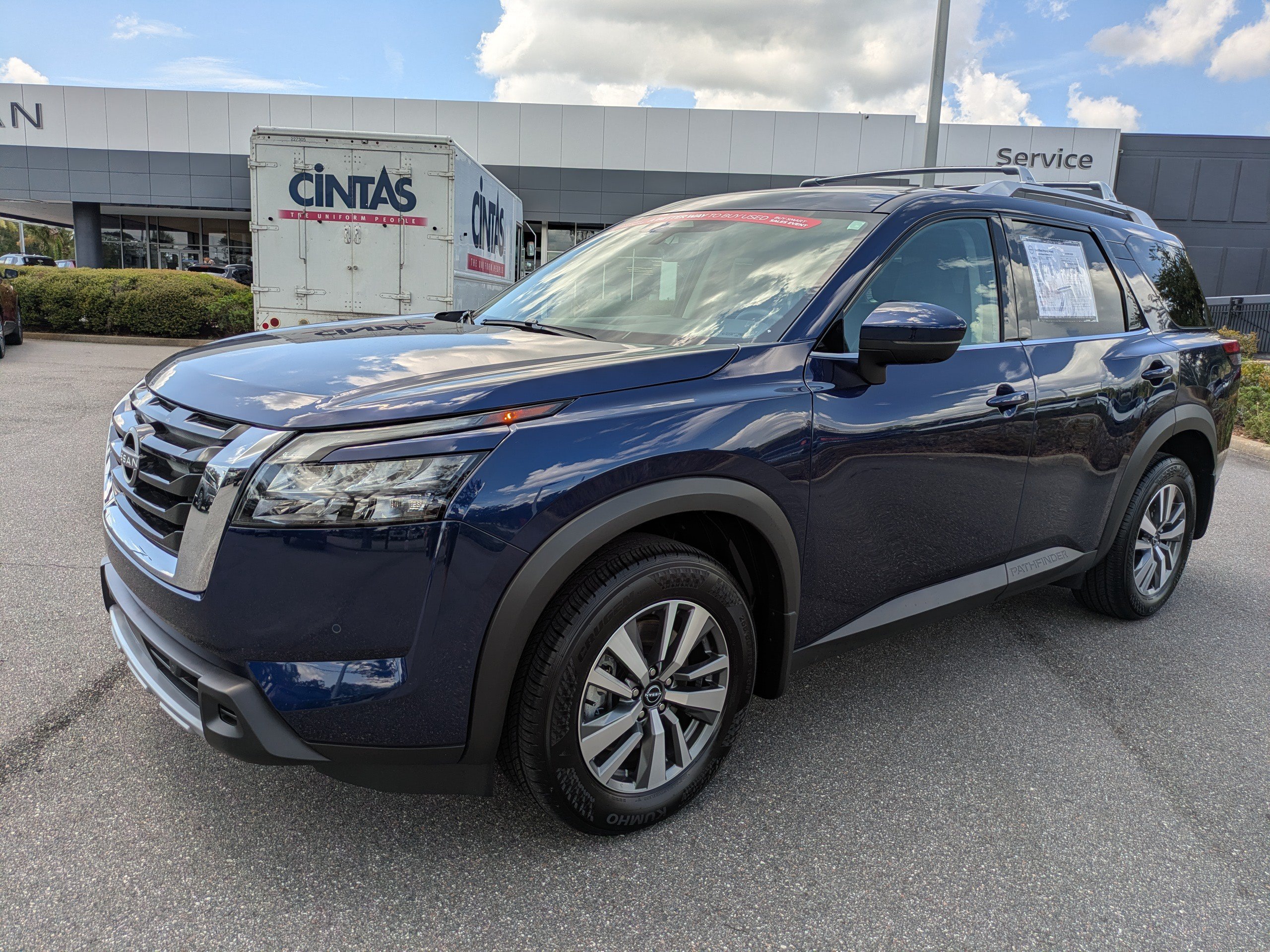 Certified 2025 Nissan Pathfinder SL w/ Cargo Package FWD image 8