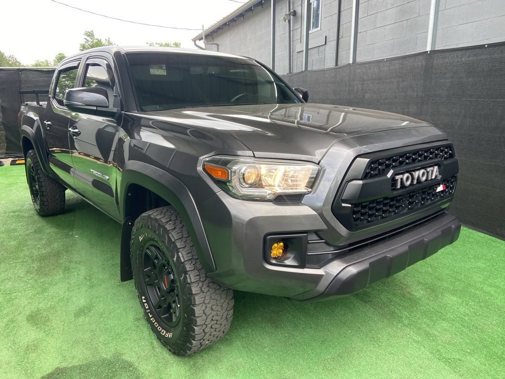 Used 2017 Toyota Tacoma TRD Off-Road w/ Tow Package (A/T) AWD/4WD image 2