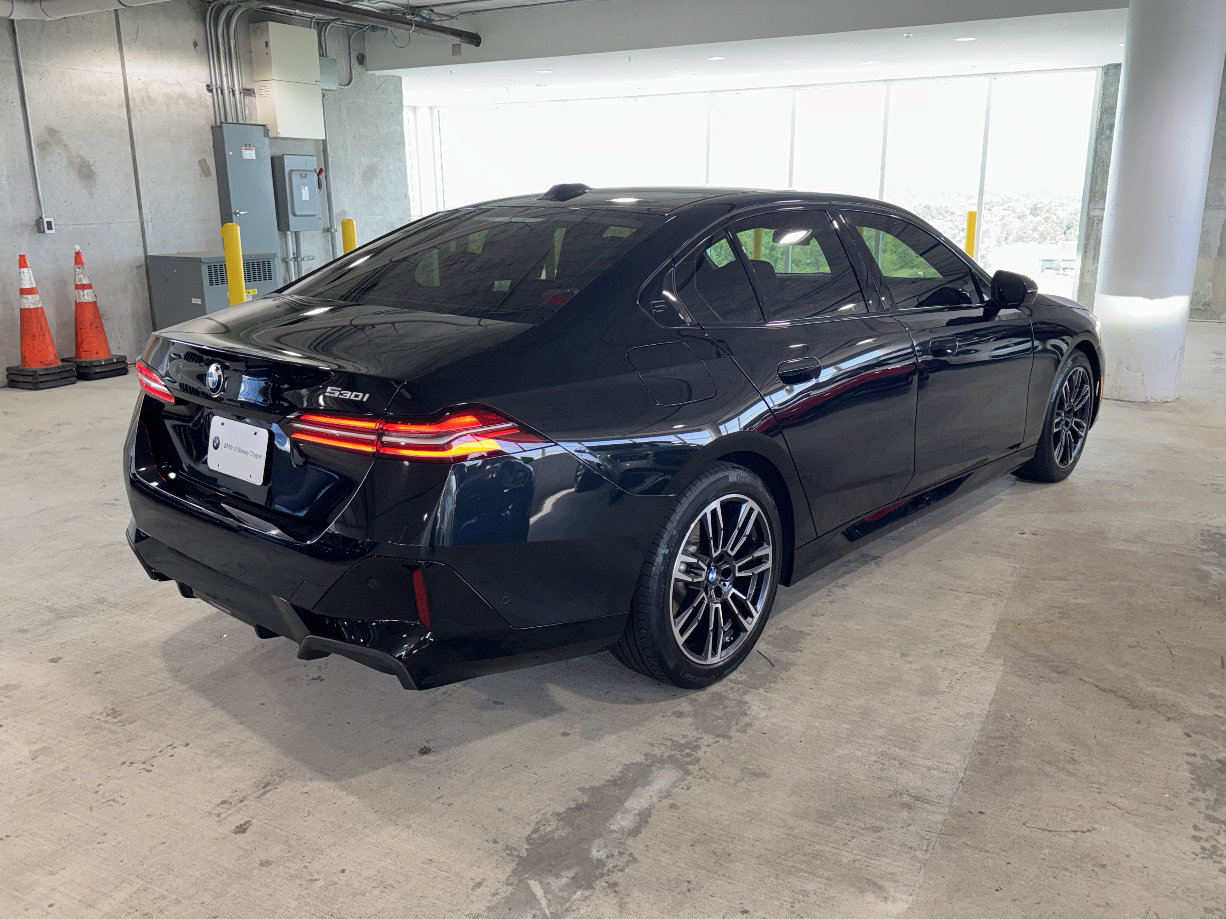 Used 2025 BMW 530i w/ M Sport Package RWD image 23