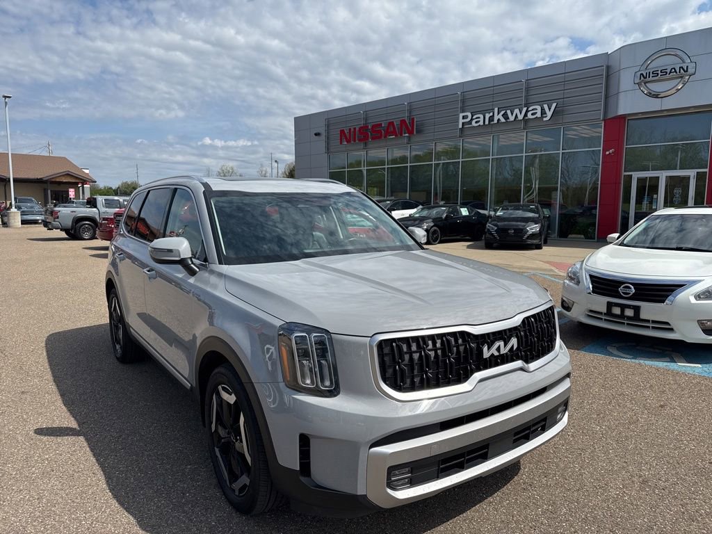 Used 2023 Kia Telluride EX X-Line AWD/4WD image 1