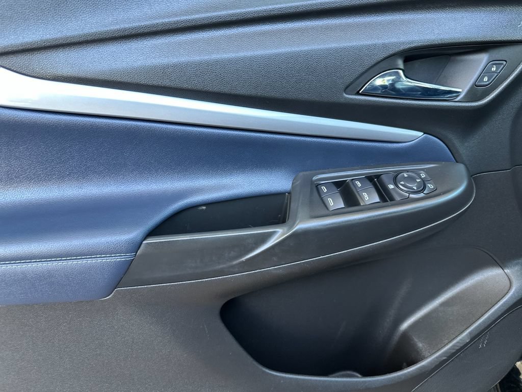 Used 2023 Chevrolet Bolt EUV LT w/ Convenience Package FWD image 10
