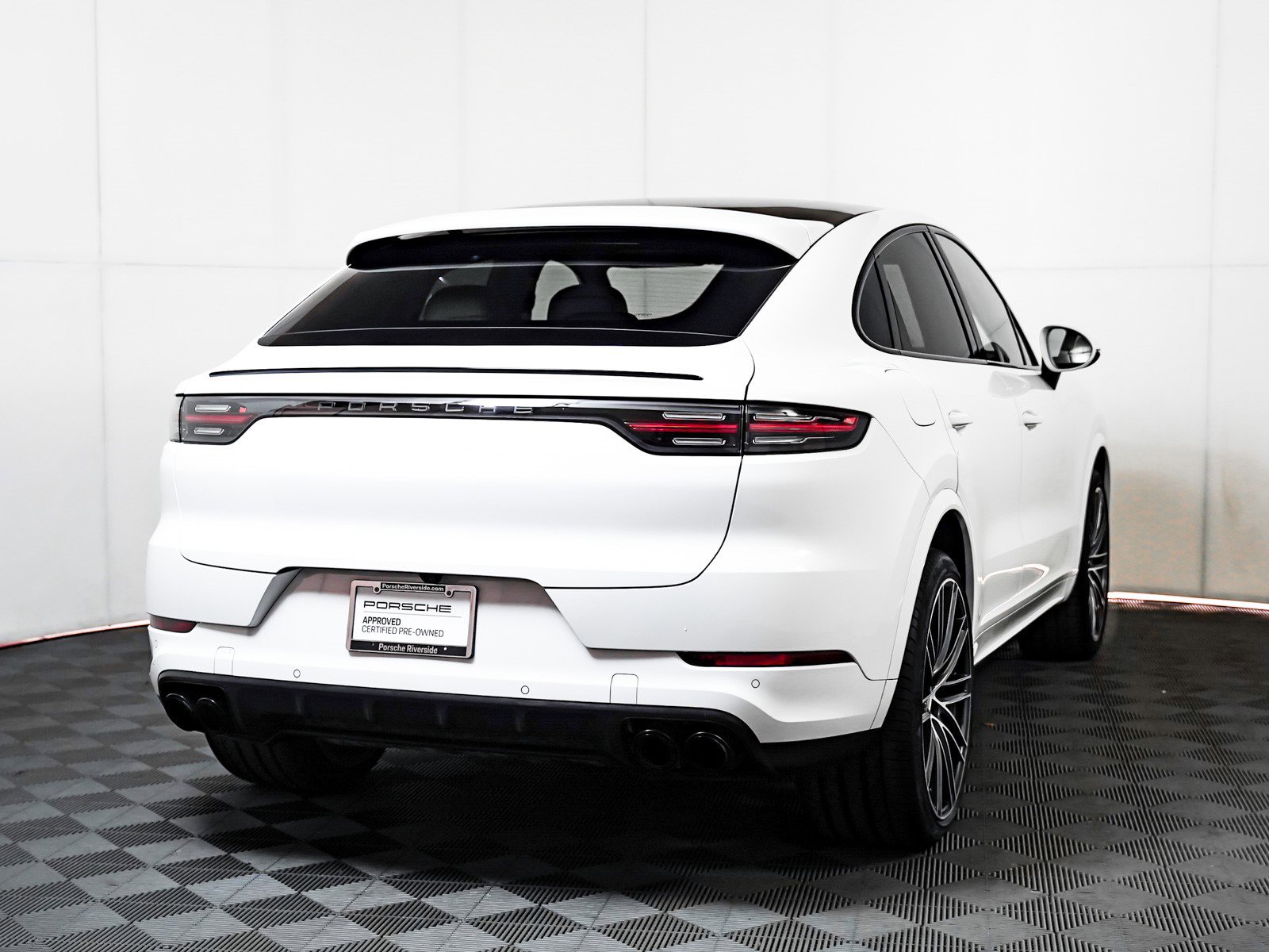 Used 2023 Porsche Cayenne Platinum Edition image 10