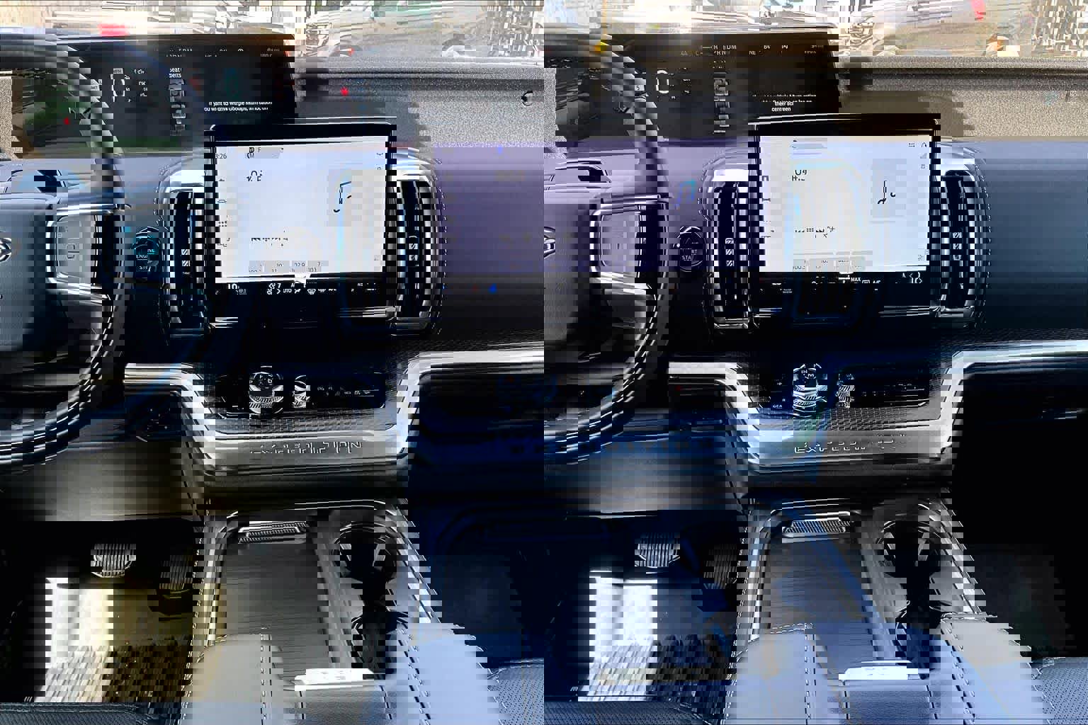 Certified 2025 Ford Expedition Platinum w/ Stealth Appearance Package image 7