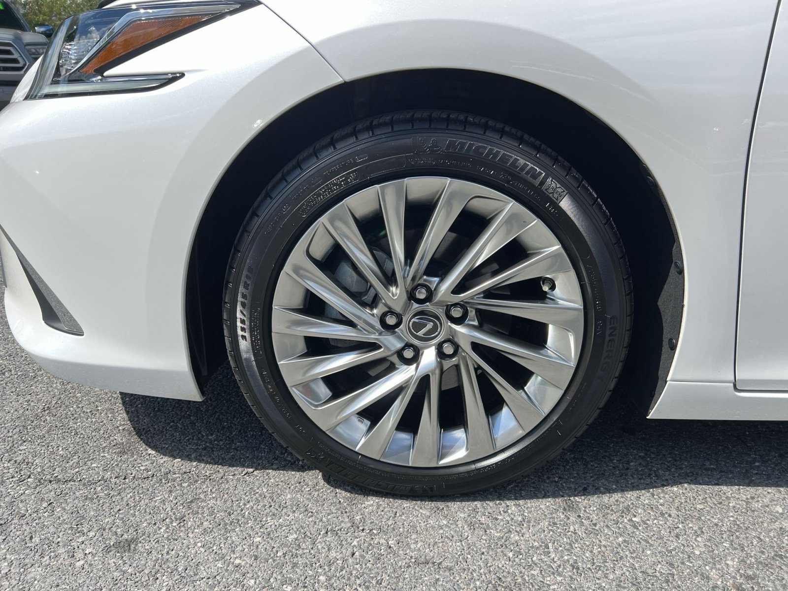 Used 2022 Lexus ES 300h w/ Accessory Package FWD image 12