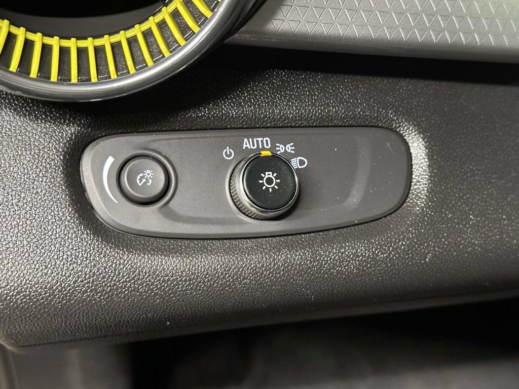 Used 2024 Chevrolet Trax LT w/ Driver Confidence Package FWD image 18