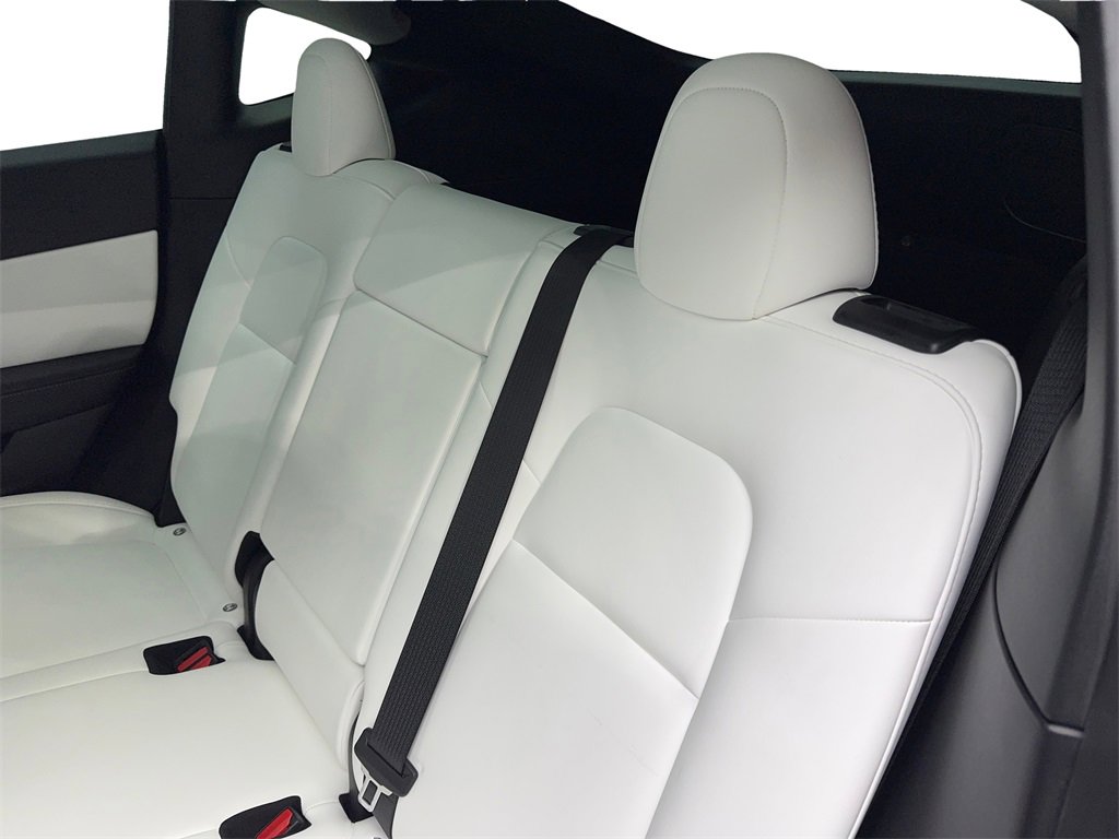 Used 2022 Tesla Model Y Long Range image 33